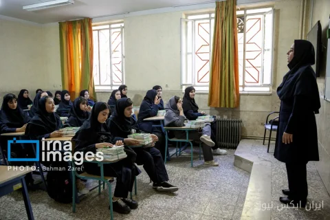 استاندار کرمانشاه: مدارس باید در آستانه سال تحصیلی آماده و بی‌نقص باشند