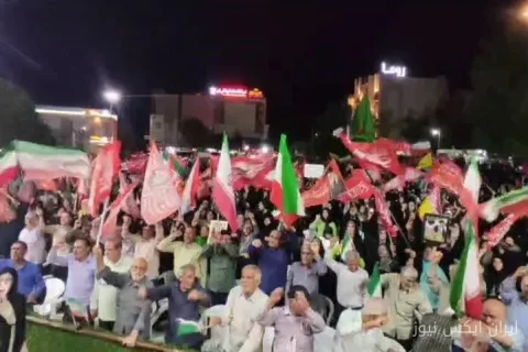 تجمع شبانه مردم بوشهر در حمایت از انقلاب و رهبری