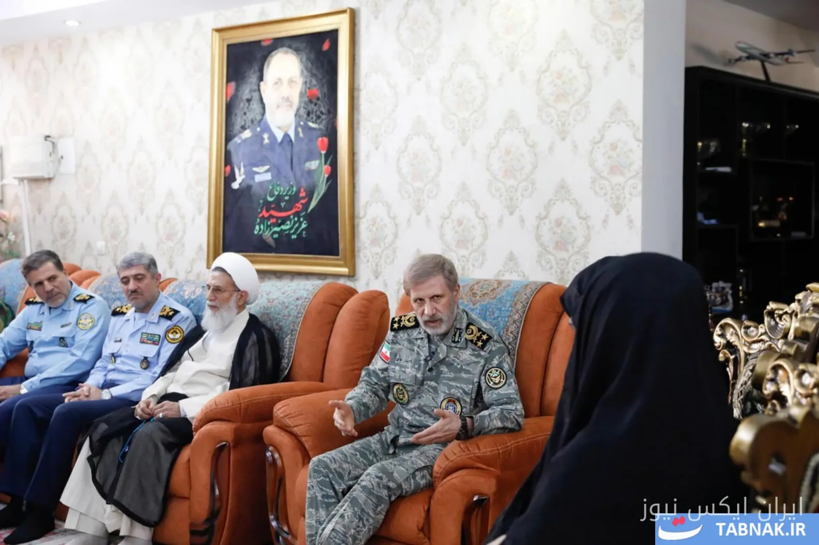 دیدار فرمانده کل ارتش با خانواده شهید سرلشکر خلبان نصیرزاده