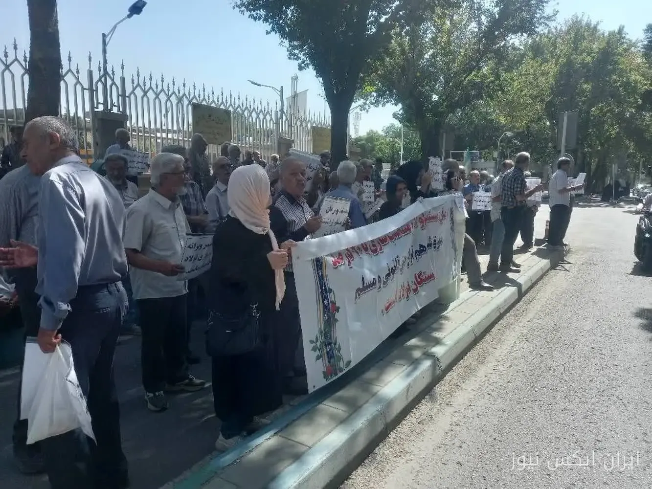 تجمع بازنشستگان فولاد در اصفهان: بیمه‌های درمانی و متناسب‌سازی به چالش کشیده شدند