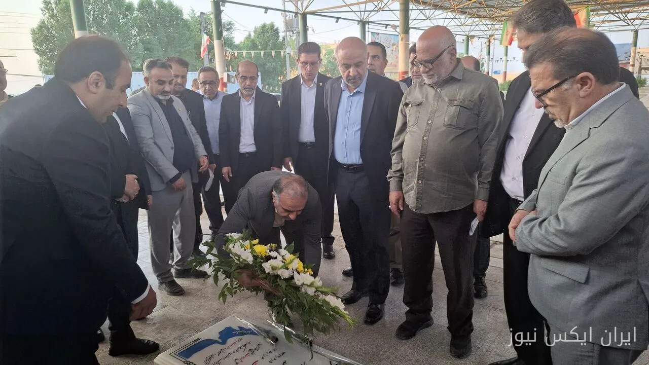 وزیر تعاون، کار و رفاه اجتماعی به مقام شهید تنگسیری ادای احترام کرد