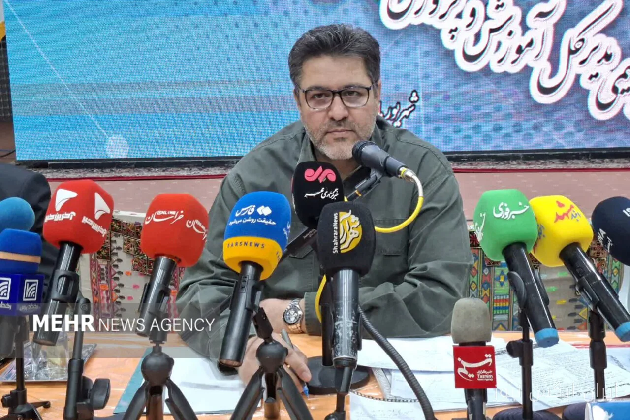 تصحیح ۲.۵ میلیون برگه آزمون نهایی توسط مدیرکل آموزش و پرورش خراسان رضوی