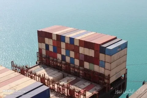 بندر شهید رجایی: تخلیه کالاهای اساسی در دل محاصره!