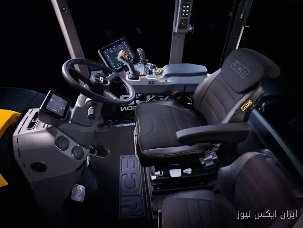 طراحی مدرن کابین تراکتور JCB با سانروف