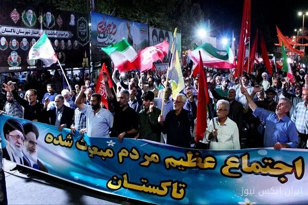 حضور مستمر مردم تاکستان در چهارراه امام خمینی(ره)