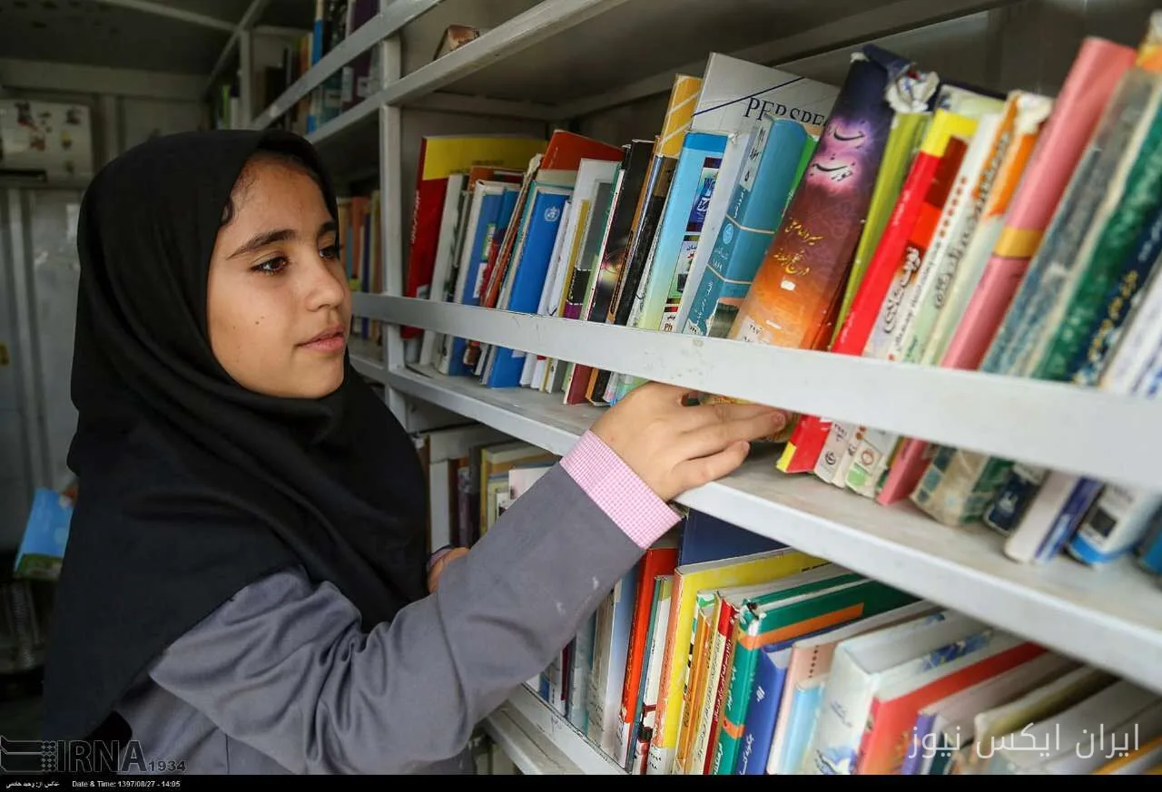کانون پرورش فکری قشم، در انتظار مینی‌بوس برای کتابخانه سیار