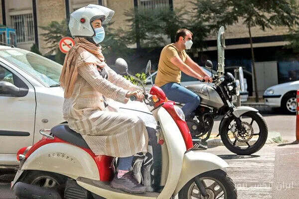 Unklarheit über den Motorradführerschein für Frauen im Iran