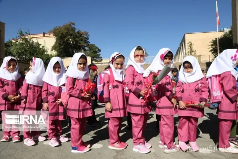 مدیران مدارس اندیمشک: از تحمیل هزینه‌های غیرضروری به خانواده‌ها پرهیز کنید!