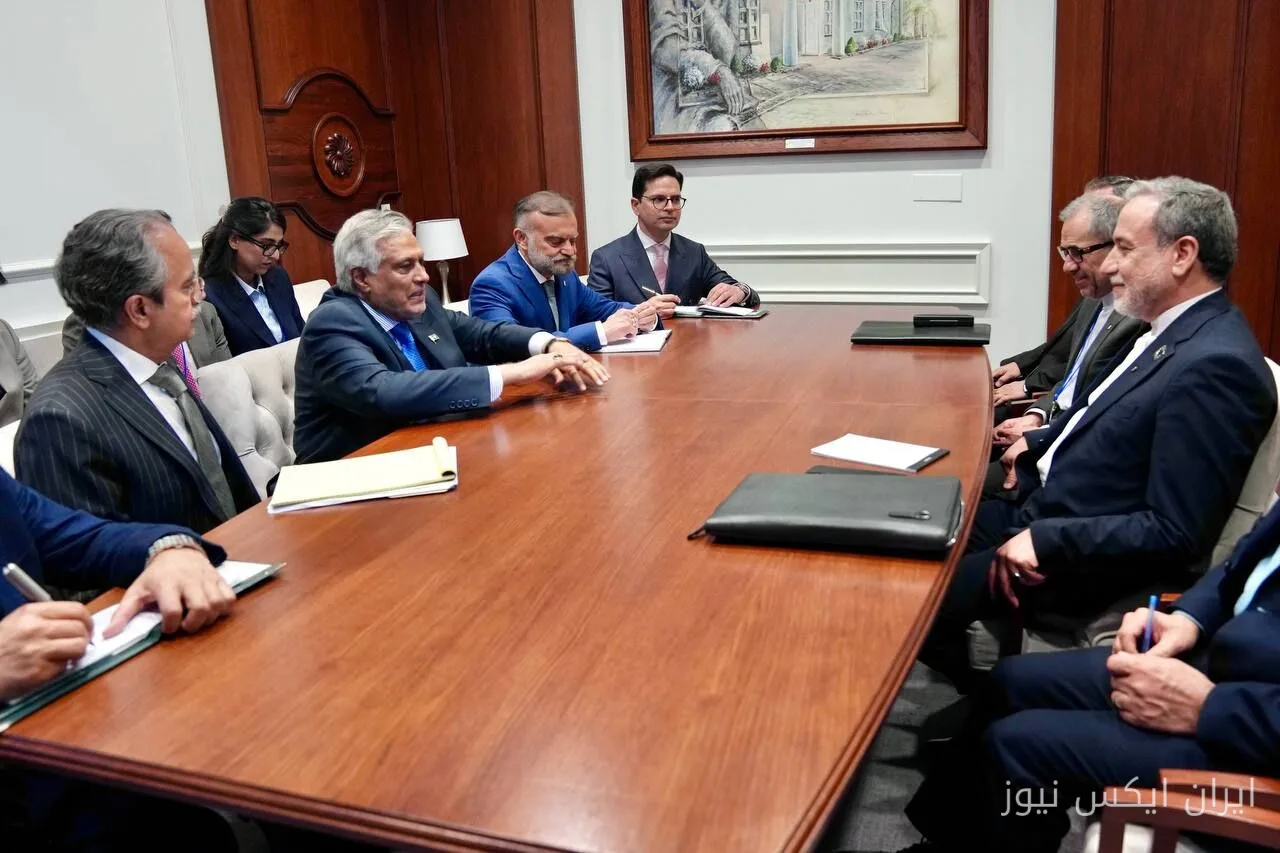 Seyyed Abbas Araghchi und Muhammad Ishaq Dar trafen sich und diskutierten