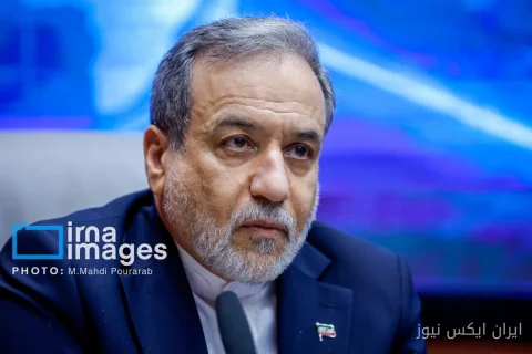 عراقچی: مسیری جدید در تنگه هرمز شکل می‌گیرد