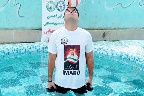 جوان مینابی رکورد جهانی نگه‌داشتن توپ روی پیشانی را شکست