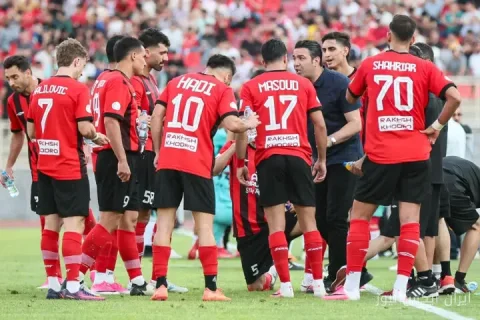 اعتراض هواداران شباب الاهلی پیش از دیدار با تراکتور: «چرا تیم را تقویت نکردید؟»